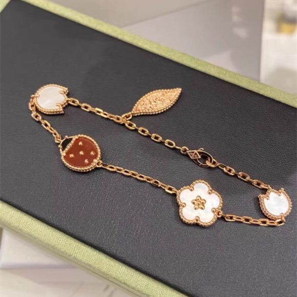 Van Cleef & Arpels Lucky Spring Bracelet - Picture 3 of 3